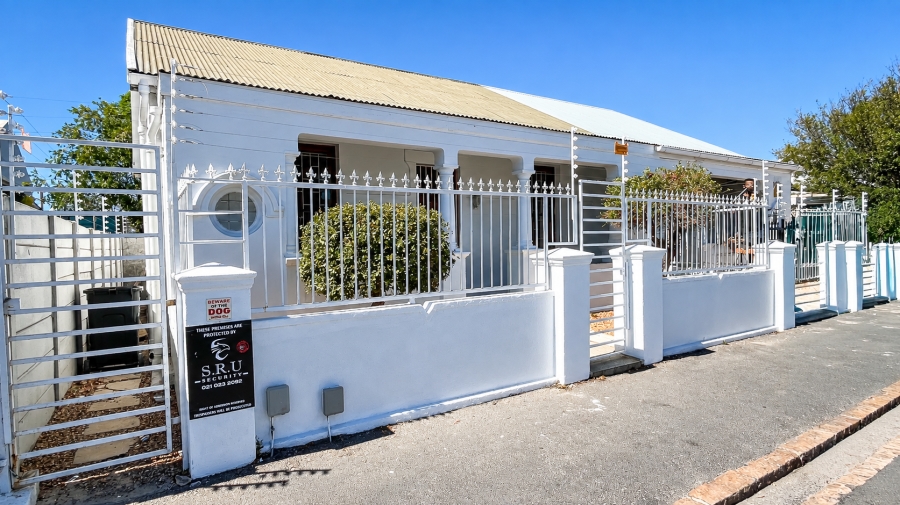 3 Bedroom Property for Sale in Wynberg Upper Western Cape